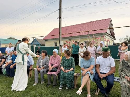 Анакта Авыл көненә ерактан ук кайтканнар