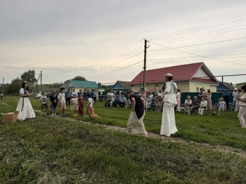 Анакта Авыл көненә ерактан ук кайтканнар