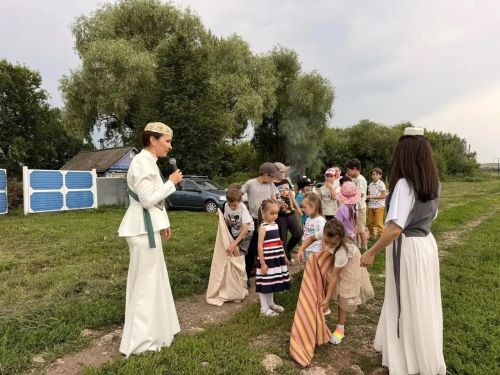 Анакта Авыл көненә ерактан ук кайтканнар