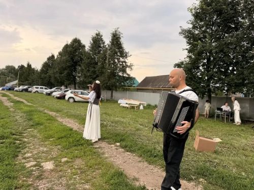 Анакта Авыл көненә ерактан ук кайтканнар