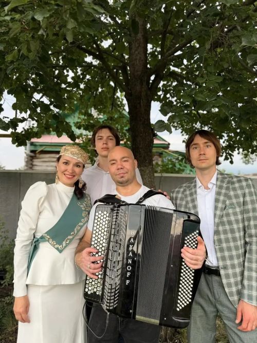 Анакта Авыл көненә ерактан ук кайтканнар