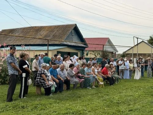 Анакта Авыл көненә ерактан ук кайтканнар