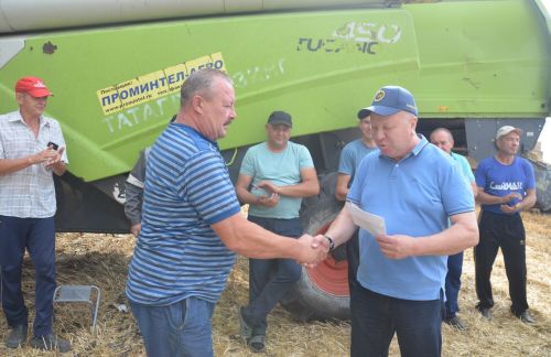 В районе наградили первых передовиков уборки