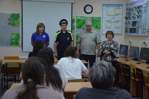 Сарманнан Эльвира Андриянова иң оста машина йөртүче хатын-кыз булып танылды