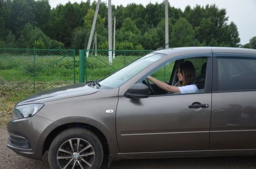 Сарманнан Эльвира Андриянова иң оста машина йөртүче хатын-кыз булып танылды