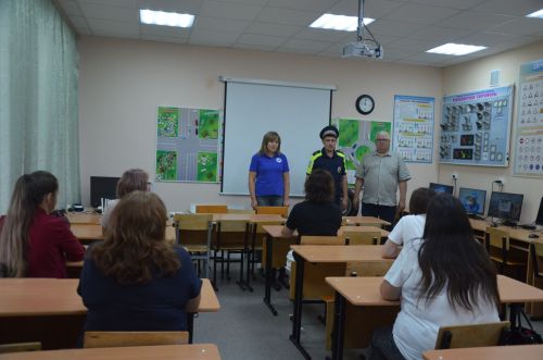 Сарманнан Эльвира Андриянова иң оста машина йөртүче хатын-кыз булып танылды