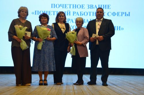 Мәгариф хезмәткәрләре узган елга йомгак ясадылар, яңа уку елына бурычлар билгеләделәр