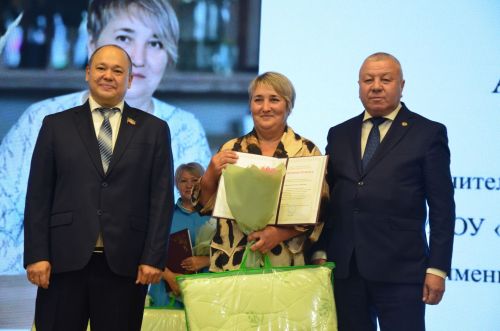 Мәгариф хезмәткәрләре узган елга йомгак ясадылар, яңа уку елына бурычлар билгеләделәр