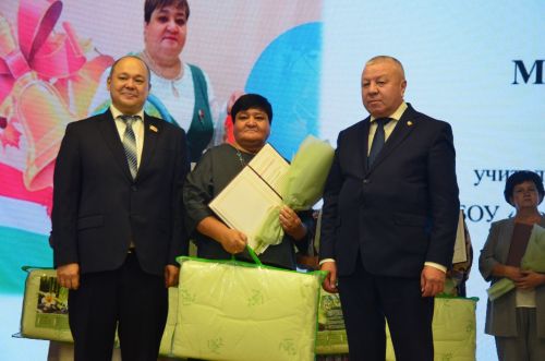 Мәгариф хезмәткәрләре узган елга йомгак ясадылар, яңа уку елына бурычлар билгеләделәр