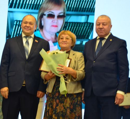 Мәгариф хезмәткәрләре узган елга йомгак ясадылар, яңа уку елына бурычлар билгеләделәр