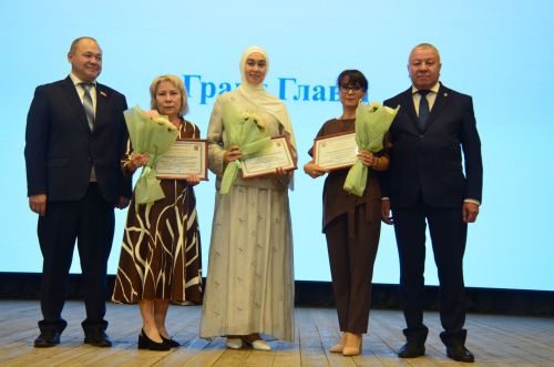 Мәгариф хезмәткәрләре узган елга йомгак ясадылар, яңа уку елына бурычлар билгеләделәр