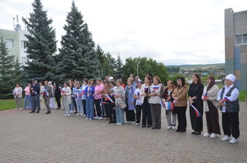 Сарманлылар Россия флагы көнен билгеләп үтәләр