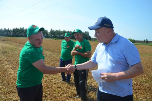 В районе наградили передовиков уборочной кампании