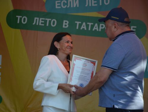 Районда алдынгы төзүчеләр һәм физкультурачылар бүләкләнде