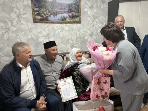 Ләйлә апа юбилей котлаулары кабул итте