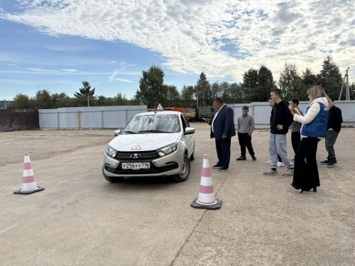 “Автосессия” бәйгесе көллият егетләрен ярыштырды