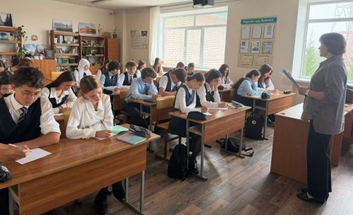 Сарман укучылары «Россия — Халыклар йорты» диктантын язды