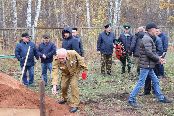 Җәлилдә ике геройны соңгы юлга озаттылар