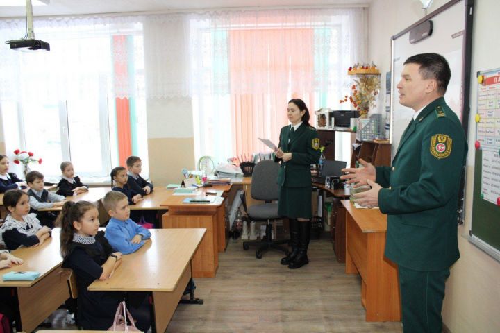 Учащиеся Сармановской СОШ узнали о «Красной книге Татарстана»