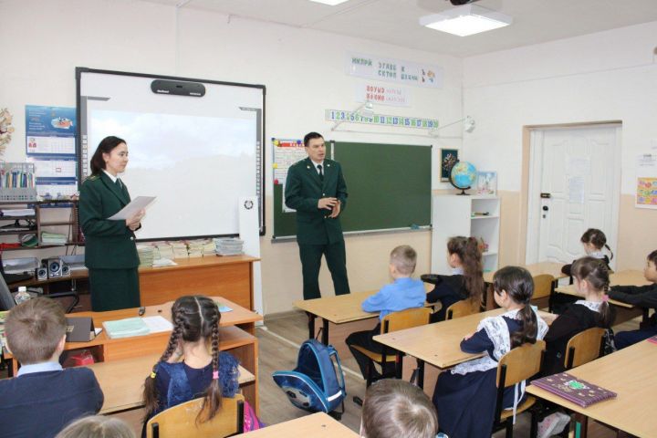 Учащиеся Сармановской СОШ узнали о «Красной книге Татарстана»