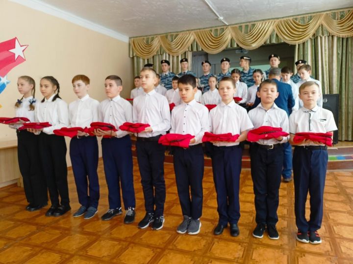 Учащиеся 6 классов Джалильской школы √ 2 вступили в ряды Юнармии