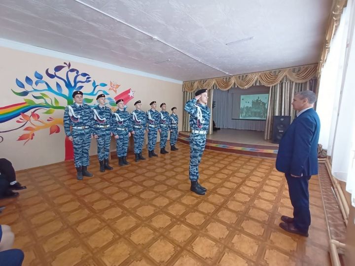 Учащиеся 6 классов Джалильской школы √ 2 вступили в ряды Юнармии