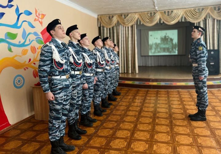 Учащиеся 6 классов Джалильской школы √ 2 вступили в ряды Юнармии