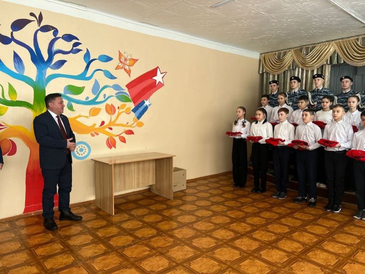 Учащиеся 6 классов Джалильской школы √ 2 вступили в ряды Юнармии