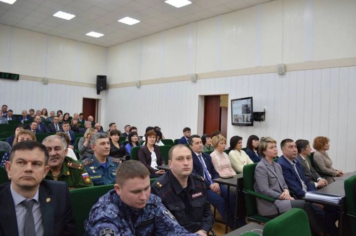 Чираттагы утырышта мөһим мәсьәләләр каралды