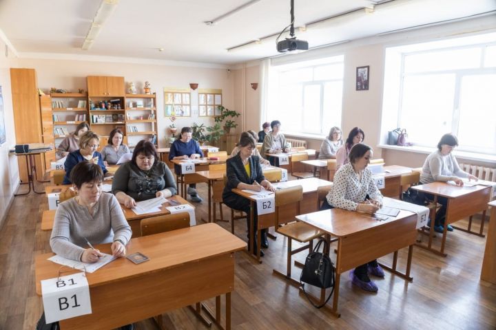 Родители школьников района сдали ЕГЭ по русскому языку