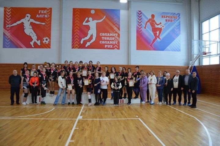 В Сарманово прошел V Чемпионат по волейболу