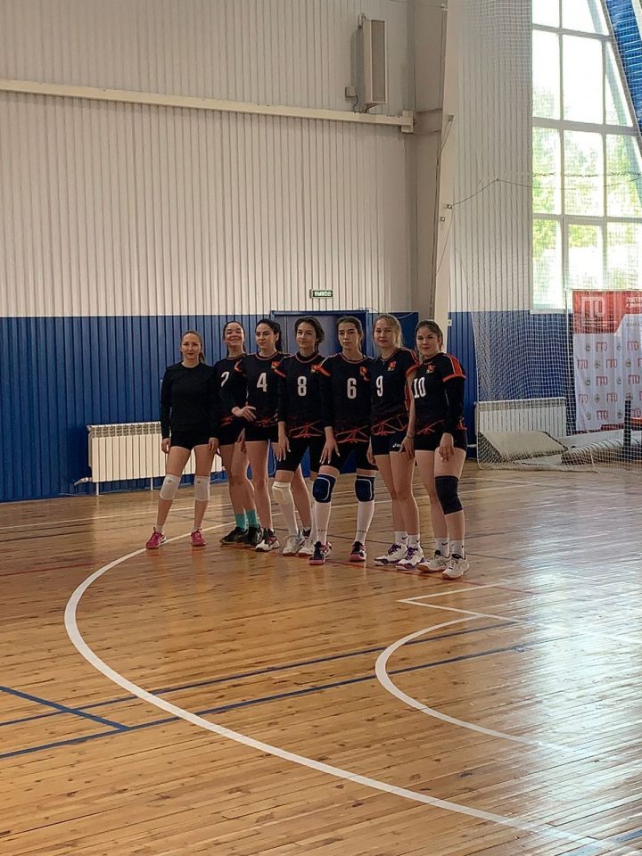Женская команда района по волейболу вышла в финал сельских игр