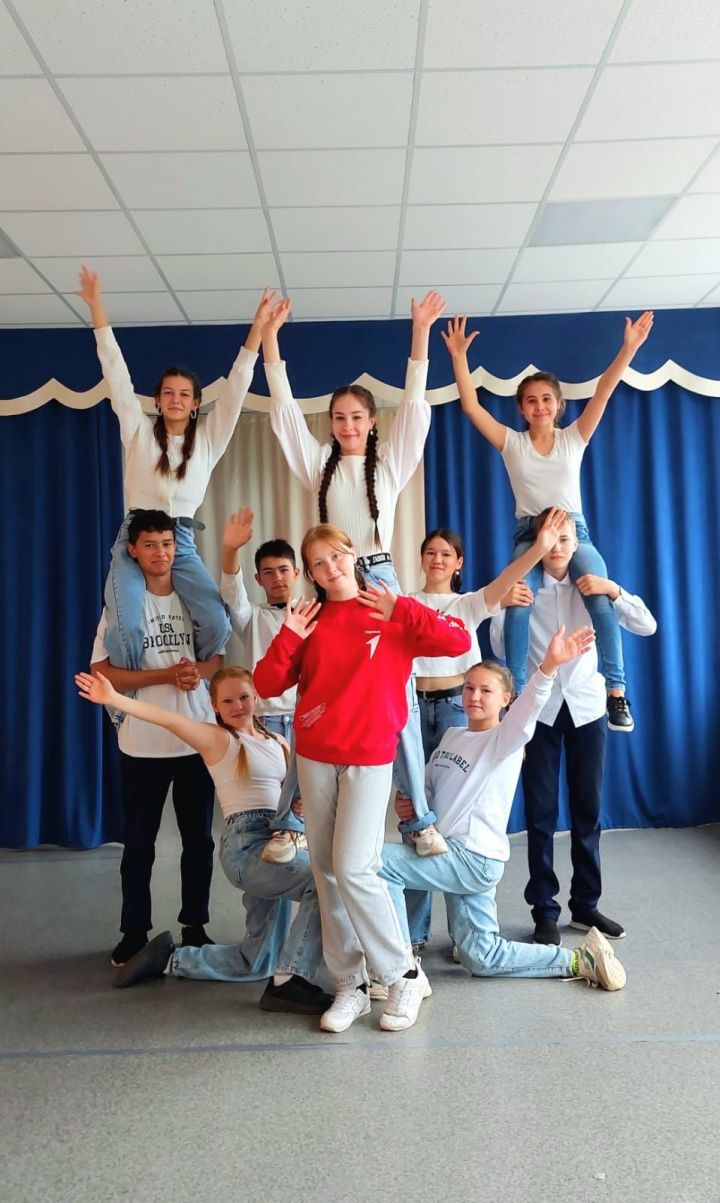Иске Кәшер мәктәбендә Пионер көнен билгеләп үттеләр