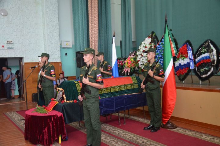 Батырларча һәлак булган якташыбыз белән хушлаштылар