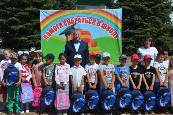 Район балалары мәктәпкә әзерләнәләр