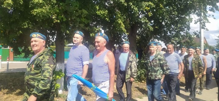 Сарманда десантчылар бәйрәм итәләр
