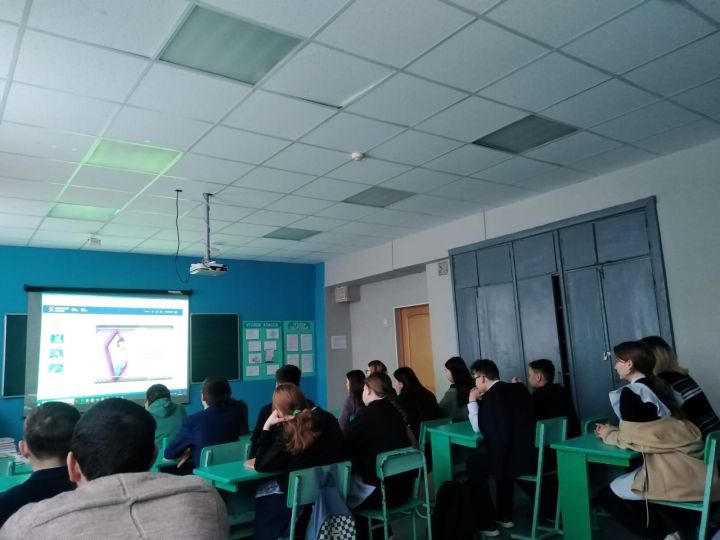 Учащимся Петровскозаводской школы напомнили о безопасности в Интернете