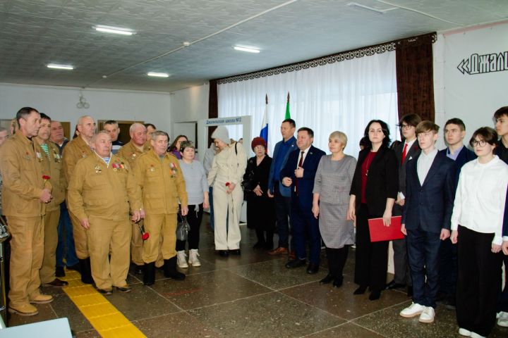 Җәлилнең икенче санлы мәктәбендә Әфган сугышы ветераннарын искә алдылар