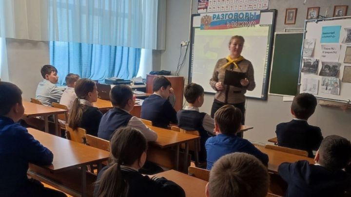 В Джалильской СОШ №1 рассказали о подвигах участников Сталинградской битвы