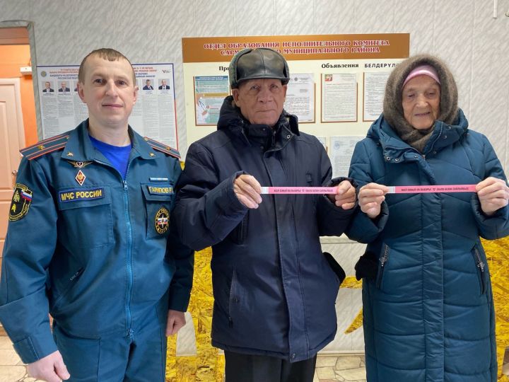 Янгын хезмәте ветераны Хәниф абый гаиләсе белән бергә сайлады