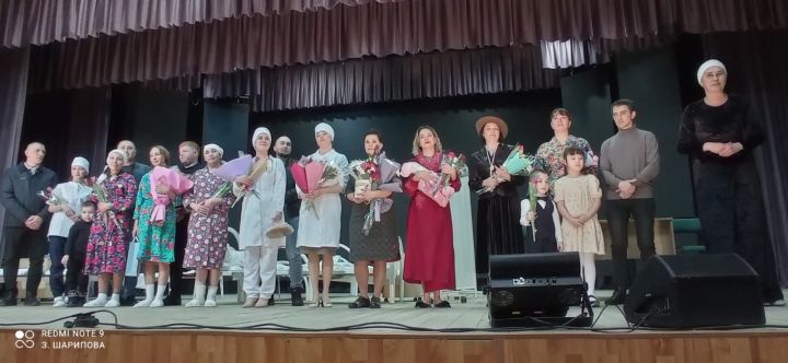 Районда яшәүче әниләр Туфан Миңнуллинның «Әниләр һәм бәбиләр» әсәрен сәхнәләштерделәр +ВИДЕО