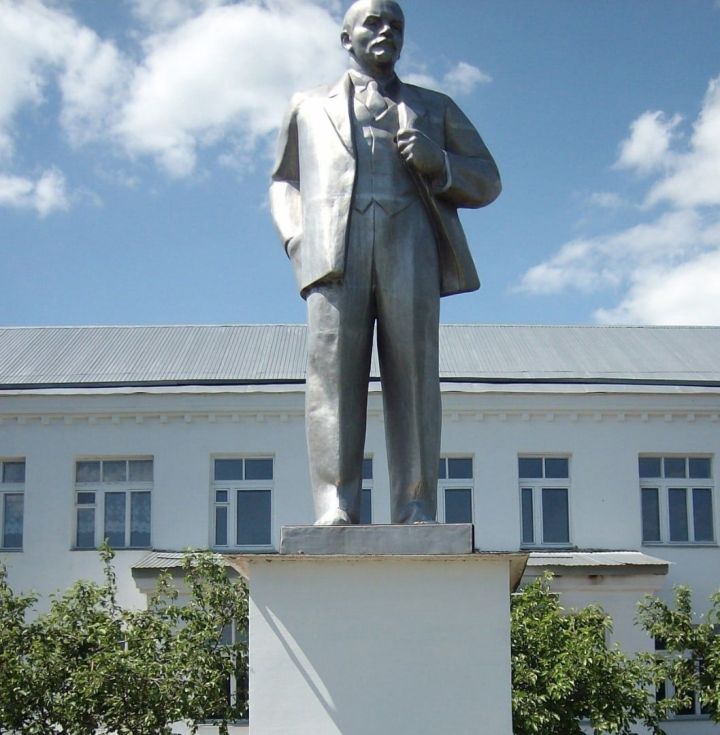 Ленин исемен районда да мәңгеләштергәннәр