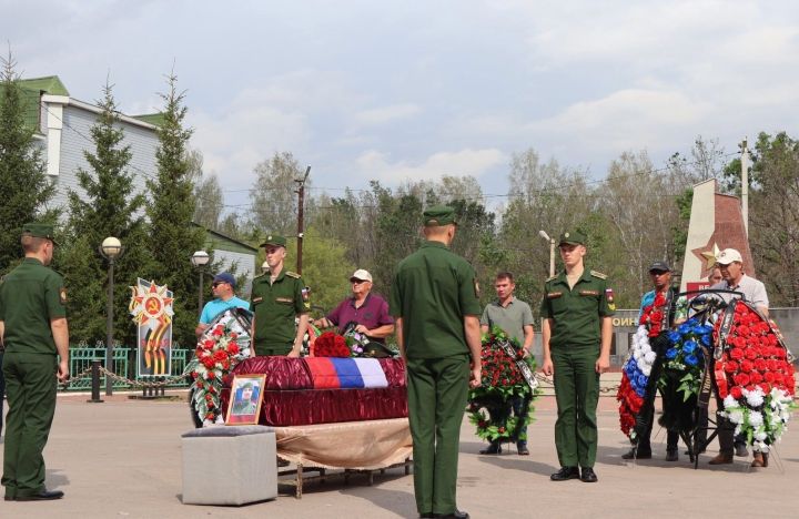 В Джалиле проводили в последний путь участника СВО