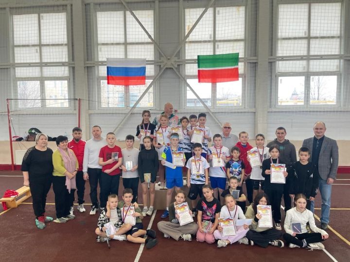 В районе состоялся турнир по бадминтону