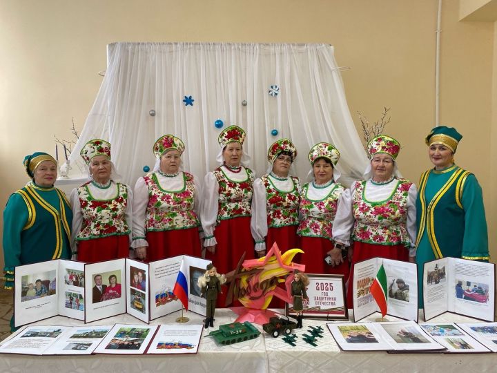 Александровканың «Рябинушки» ансамбле хәрбиләргә дә ярдәм итә