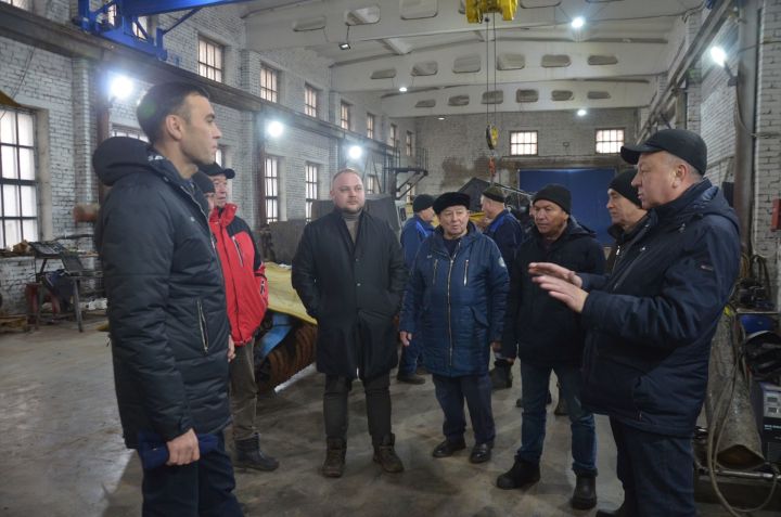 В районе провели проверку АПК по постановке техники на зимнее хранение и подготовке к ремонту