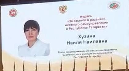 Шәрләрәмә авыл җирлеге башлыгын  Татарстан Рәисе бүләкләде
