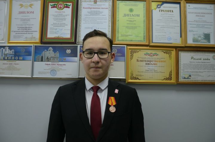 Сарман урта мәктәбе укучысы «Яшь армия батырлыгы» билгесенә ия булды