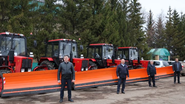 Дүрт җирлек яңа тракторлы булды