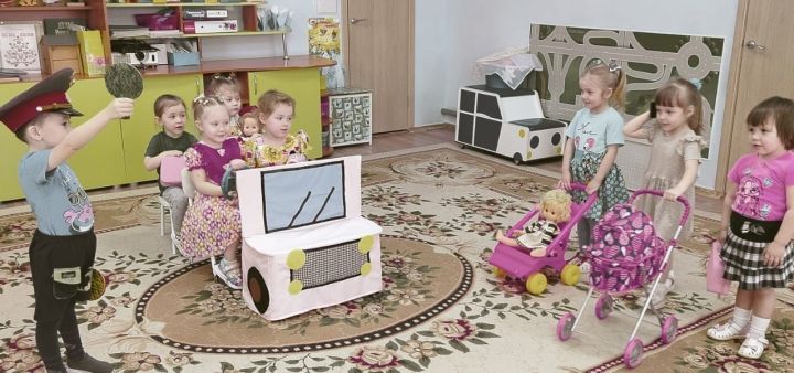 Районыбыз балалар бакчаларында юл йөрү кагыйдәләрен уйнап өйрәнәләр